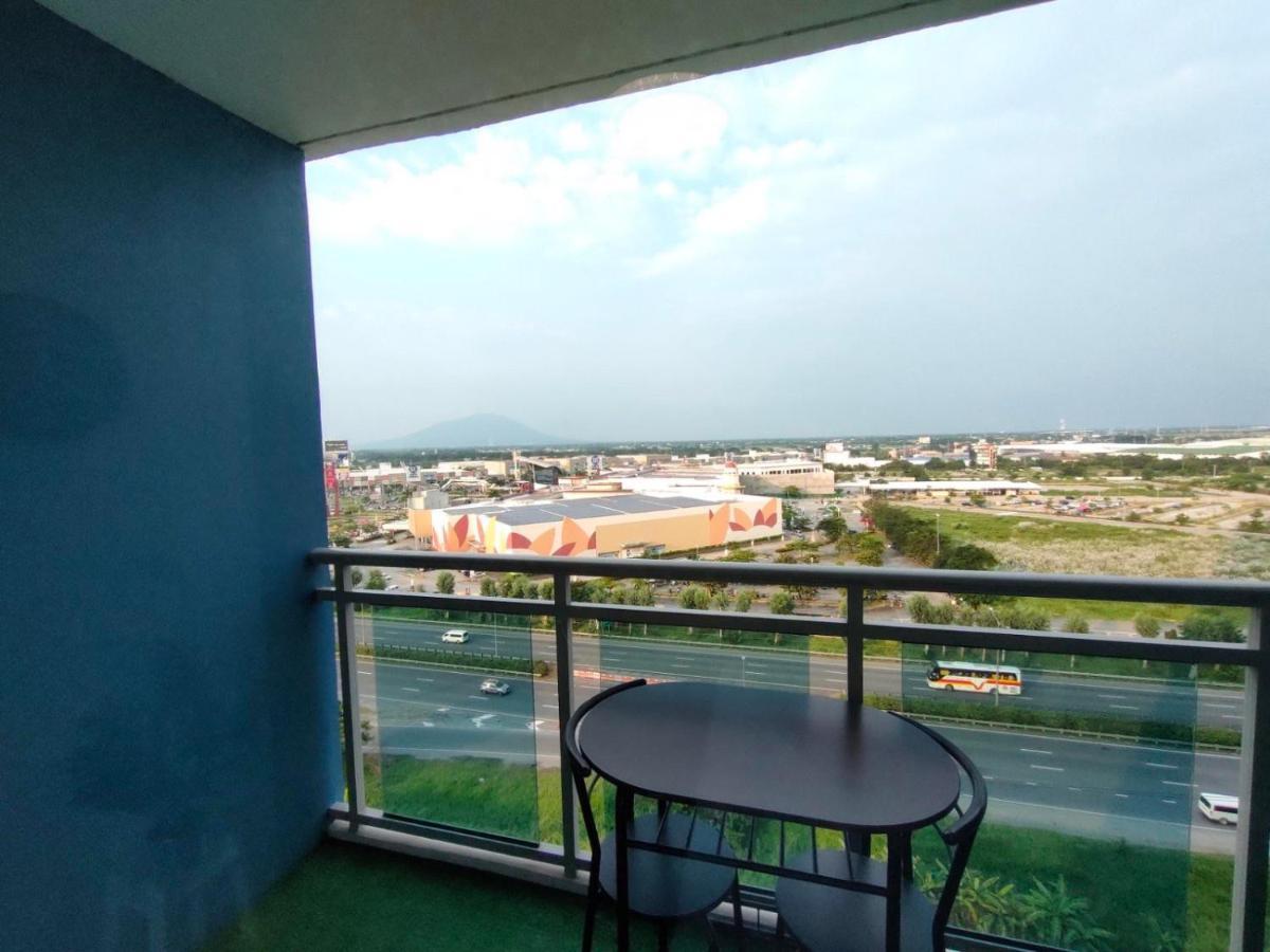 Aparthotel The Aces Crib At Azure North Pampanga Exterior foto